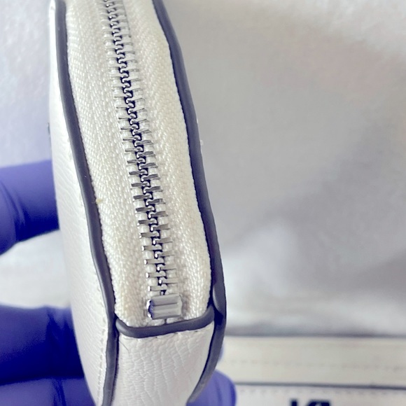 Karl Lagerfeld White Tote with heart accessory, NWT - Picture 8 of 15